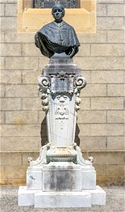Aspet - Monument au Cardinal Sourrieu
