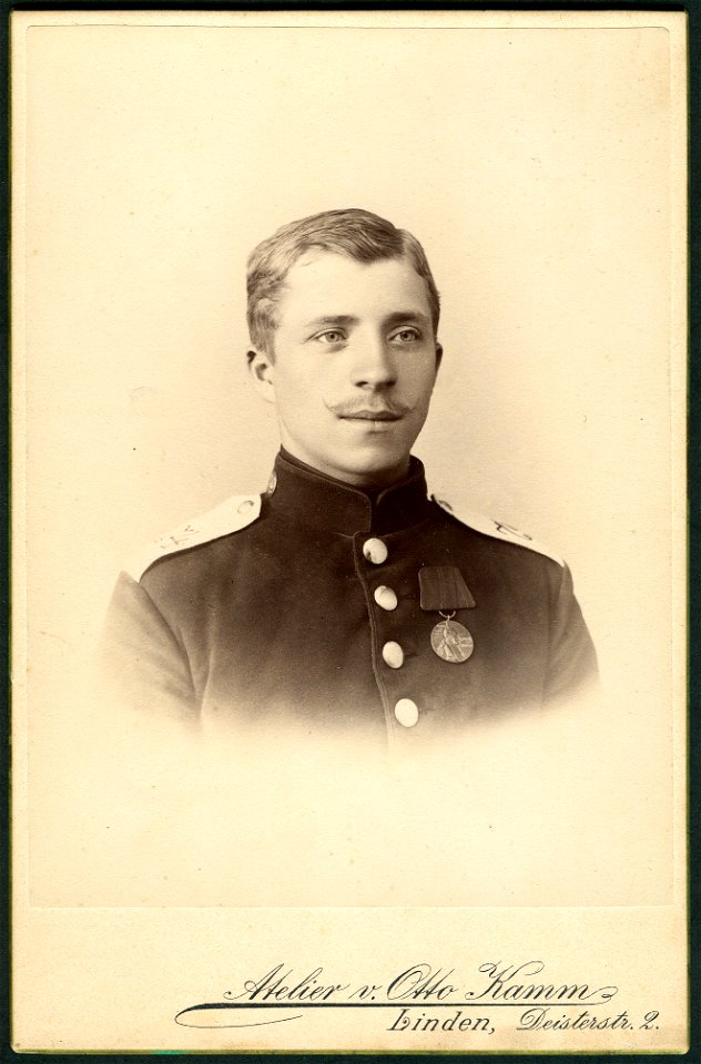 Atelier von Otto Kamm, Linden, Deisterstraße 2, Brustbild Malermeister Eggerstorff, 1. Hannoversches Infanterie-Regiment Nr. 74, Bildseite