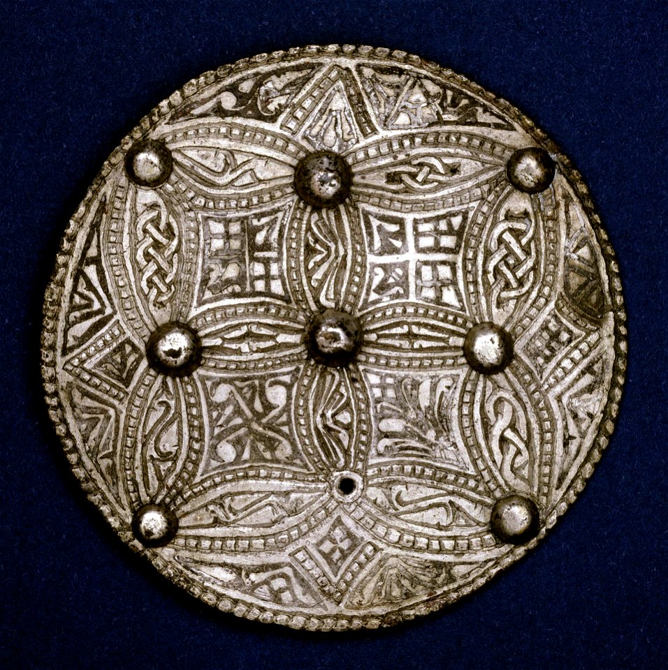 Beeston Tor silver sheet disc brooch