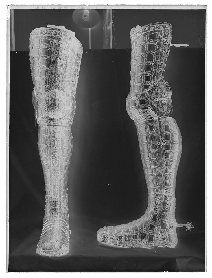 Benpansar - Livrustkammaren - 77056-negative