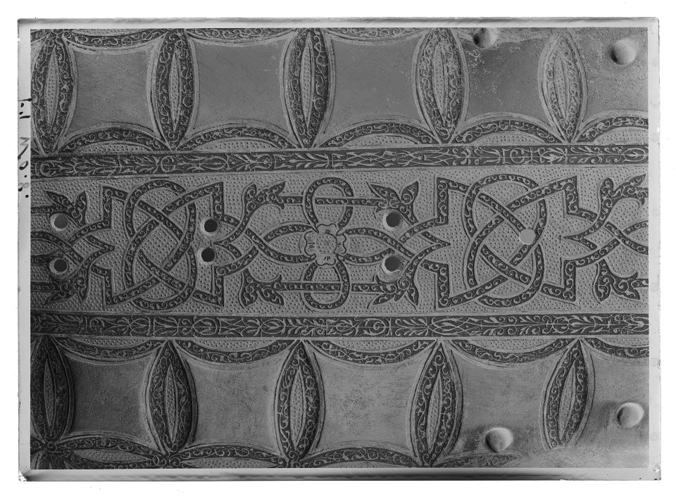 Benpansar, h benrör och sko, tillverkad i Greenwich ca 1585, etsad och förgylld dekor - Livrustkammaren - 52484-negative