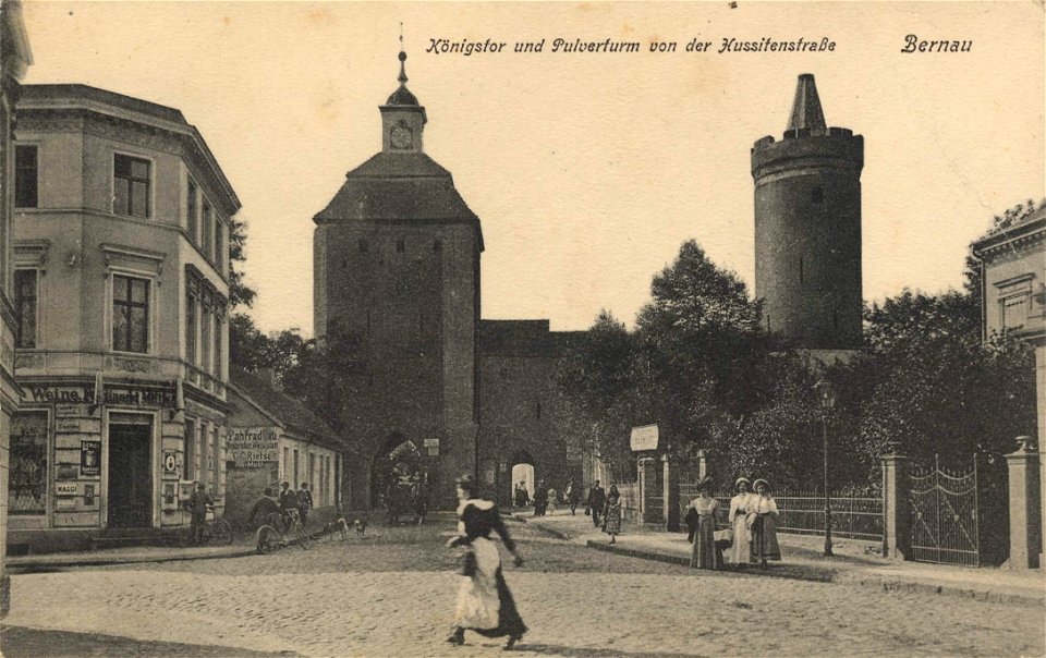 Bernau (Mark), Brandenburg - Königstor und Pulverturm von der Hussitenstraße (Zeno Ansichtskarten)
