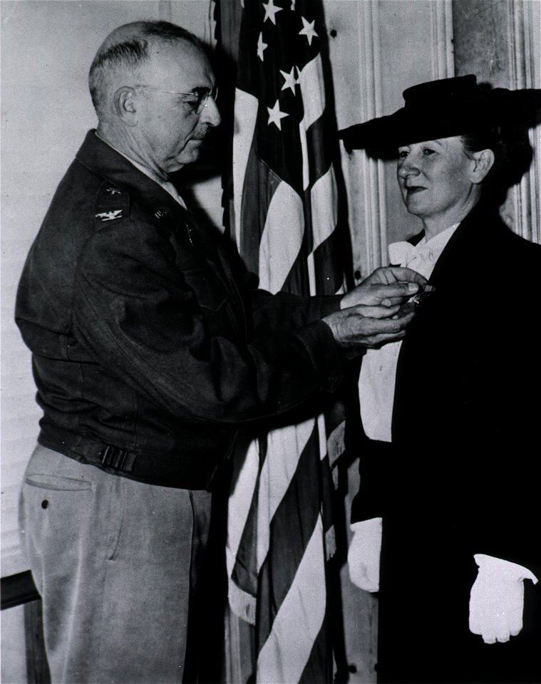 Beulah Ream Allen receiving the Medal of Freedom (1945) - Original