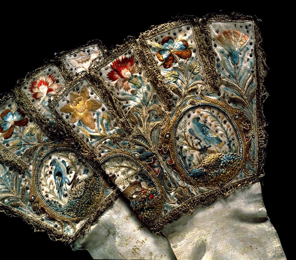 Broderade handskar från 1610 - Livrustkammaren - 55967