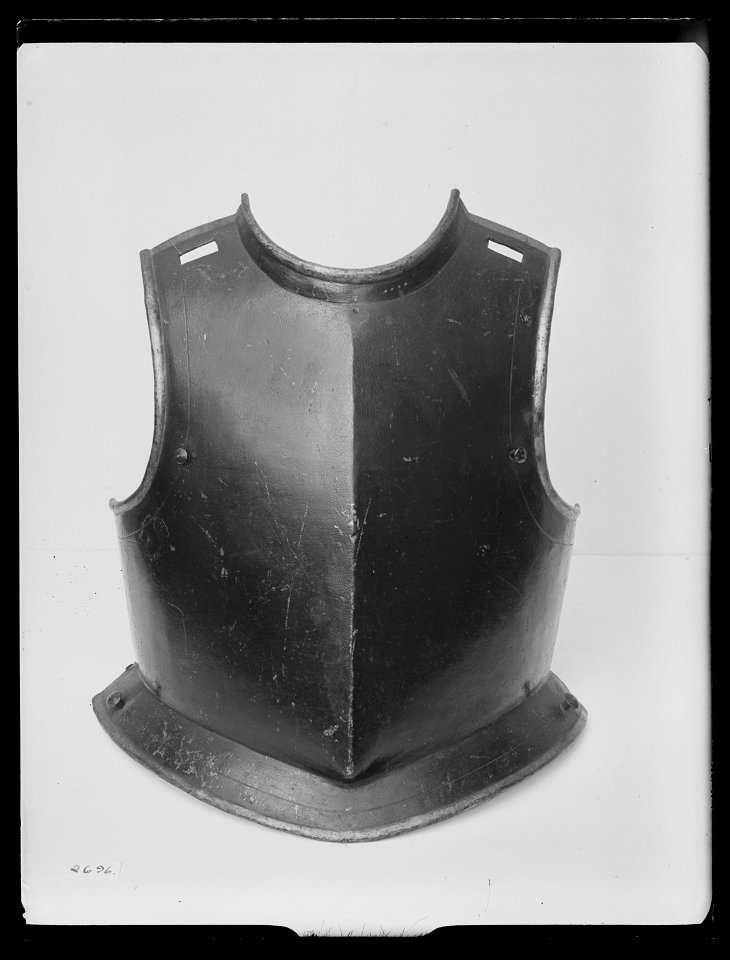 Bröstharnesk, kyrass. 1600-talets första hälft - Livrustkammaren - 62196