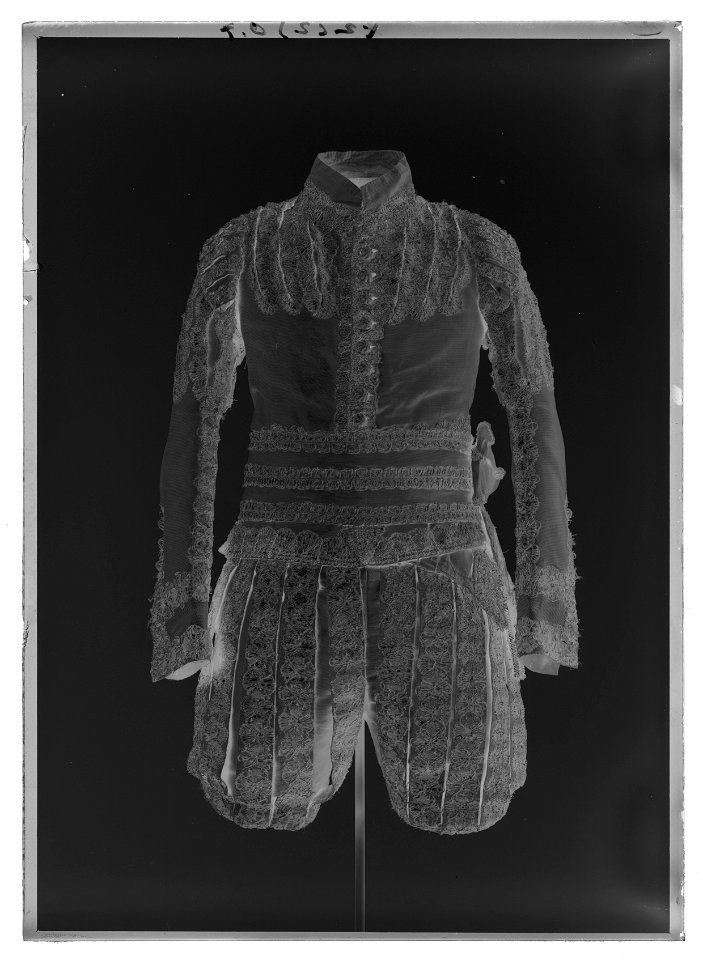 Burgundisk pojkdräkt - Livrustkammaren - 9953-negative