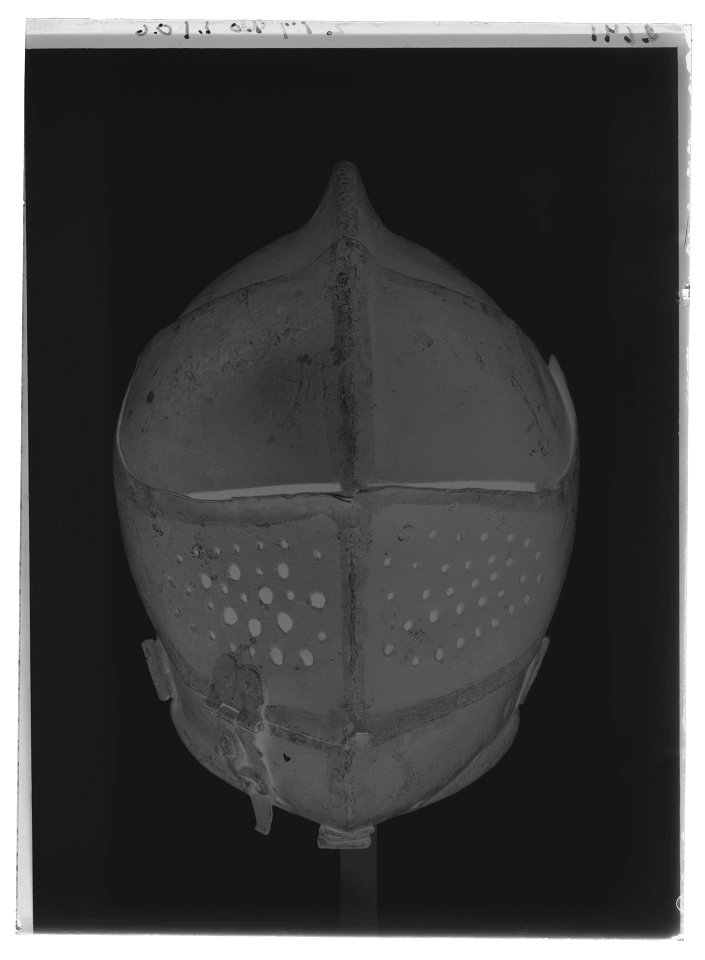 Burgundisk hjälm för fotturnering vid Gustav II Adolfs bröllop 1620 - Livrustkammaren - 44442-negative