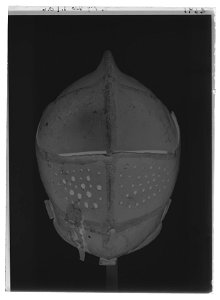 Burgundisk hjälm för fotturnering vid Gustav II Adolfs bröllop 1620 - Livrustkammaren - 44442-negative