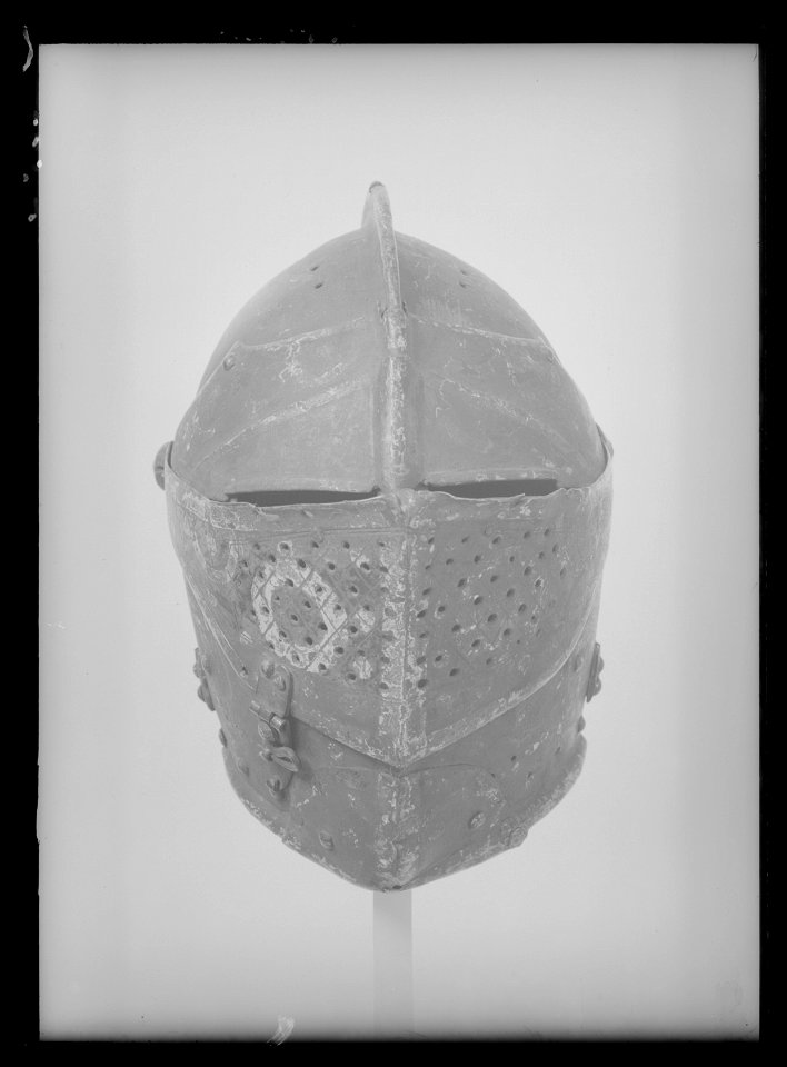 Burgundisk hjälm för fotturnering vid Gustav II Adolfs bröllop 1620 - Livrustkammaren - 27323