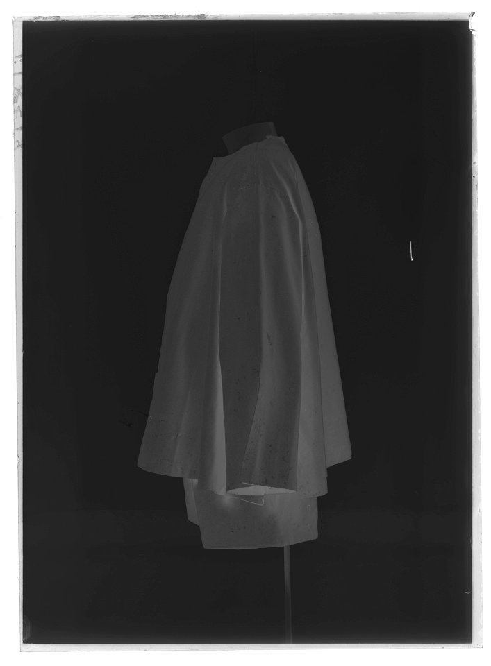 Byxor av scharlakansrött kläde - Livrustkammaren - 35854-negative