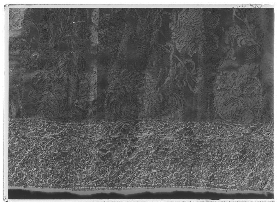 Byxor till Karl XIs Strumpebandsordensdräkt, England 1669 - Livrustkammaren - 53232-negative