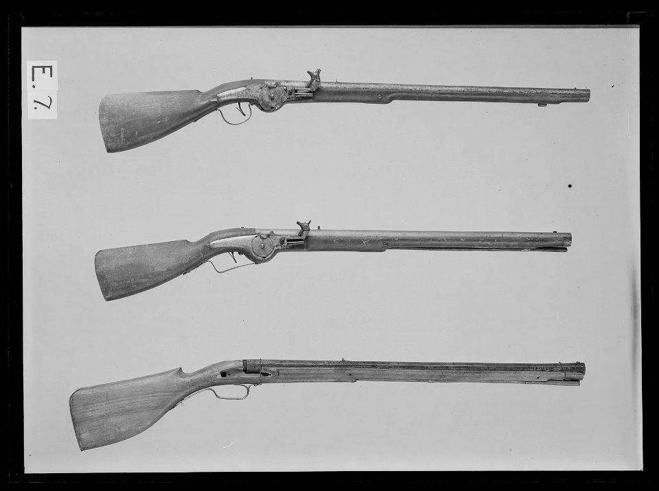 Bössa som troligen haft flintlås, pipan daterad 1663 - Livrustkammaren - 69351