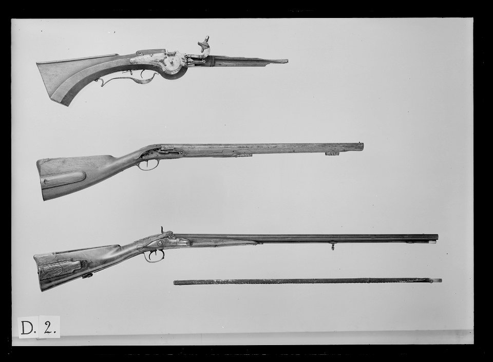 Bössa som ursprungligen haft flintlås, Sverige, 1700-talet, pipan möjligen äldre - Livrustkammaren - 18007