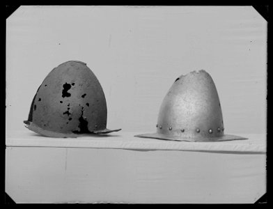 Cabasset, morion av spansk typ, päronhjälm. Troligen 1600-talets början - Livrustkammaren - 79173