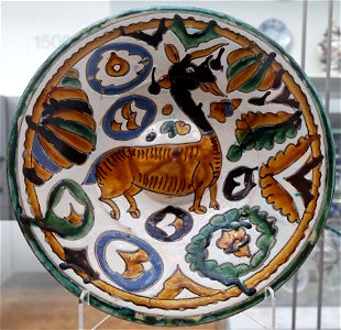 Dish with gothic beast Seville V&A 300-1893