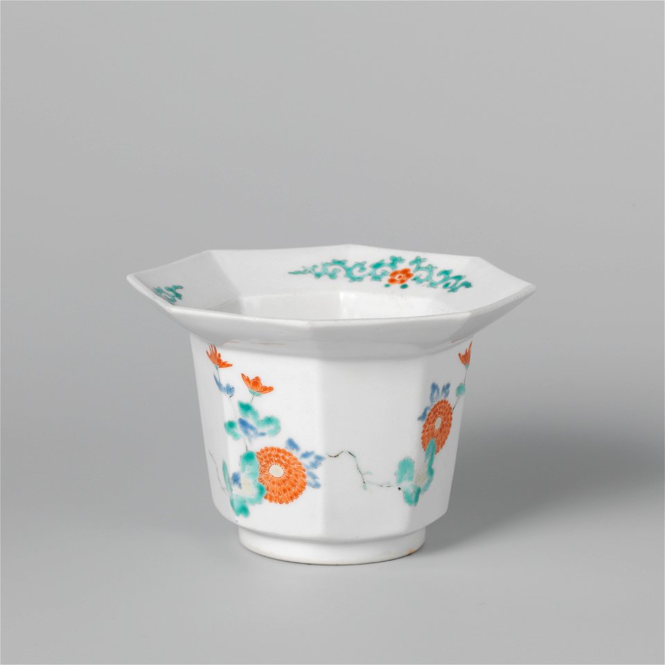 Achthoekige kom met chrysant-Rijksmuseum AK-NM-6400