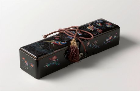 Doos van Japans lakwerk veriserd met bloemen en vogels-Rijksmuseum AK-RBK-16601