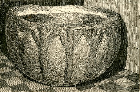 Caltanissetta vaso in pietra nella Badia di S. Spirito