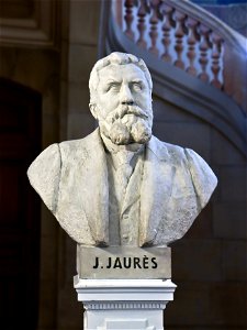 Capitole Toulouse - Grand escalier - Buste de Jean Jaurès par Paul Ducuing