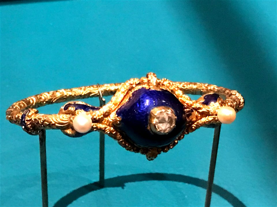 Blue white and gold bracelet
