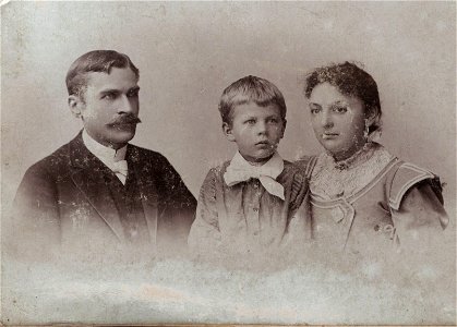 Bogusław i Józefa Kraszewscy z synem Januszem