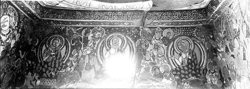 Cave 123, Maitreya over the entrance