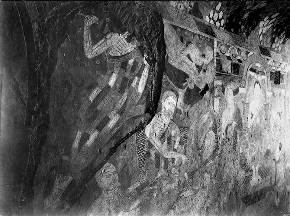 Cave 224, right corridor