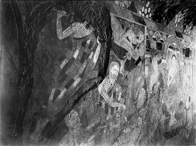 Cave 224, right corridor