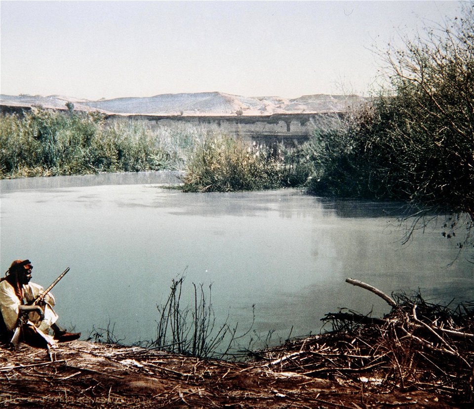 COLOR PHOTO TAKEN IN THE LATE 19TH CENTURY BY FRENCH PHOTOGRAPHER, BONFILS, DEPICTING AN ARAB ARMED WITH THE A RIFLE ON THE SHORE OF LAKE HULA, IN THE NORTH. צילום צבע מסוף המ