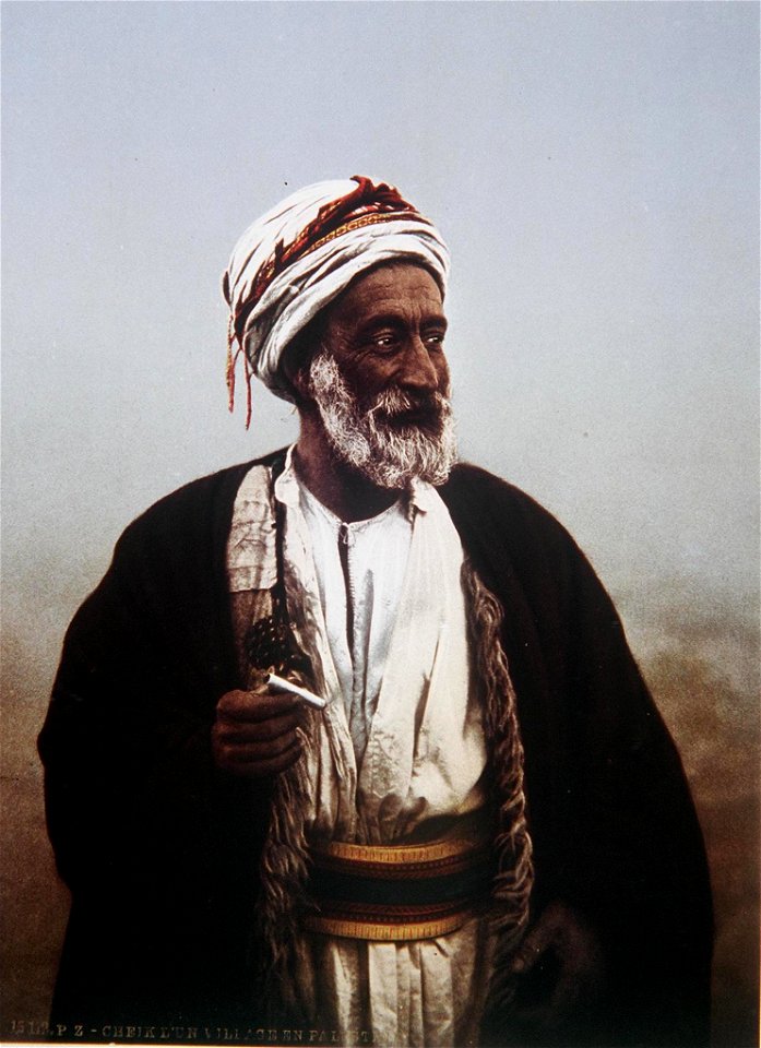 COLOR PORTRAIT OF AN ARAB SHEIKH TAKEN IN THE LATE 19TH CENTURY BY FRENCH PHOTOGRAPHER, BONFILS. צילום צבע מסוף המאה ה19 של הצלם הצרפתי בונפיס. בצילום, פורטרט של שייח ערבי.