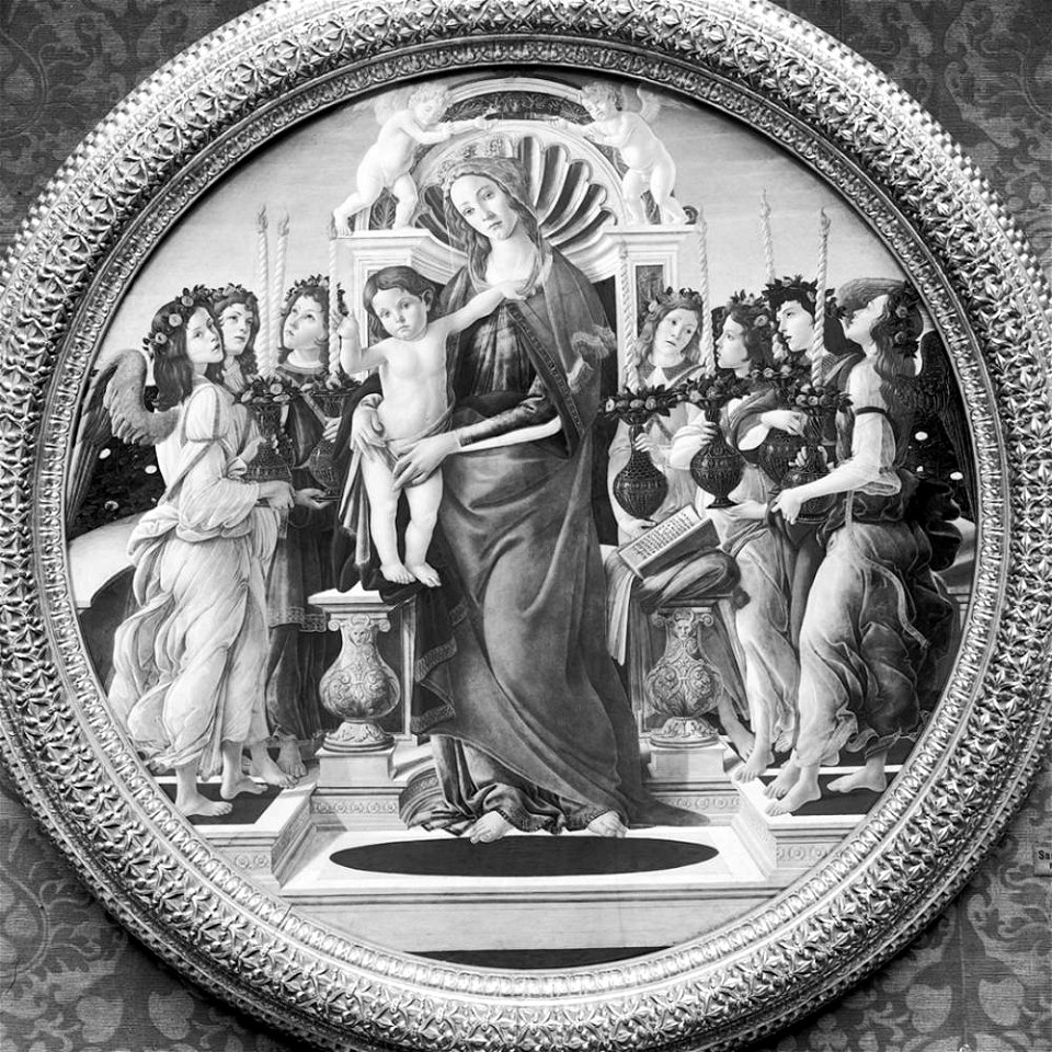 La Virgen y el Niño con ángeles portando cirios - Sandro Botticelli