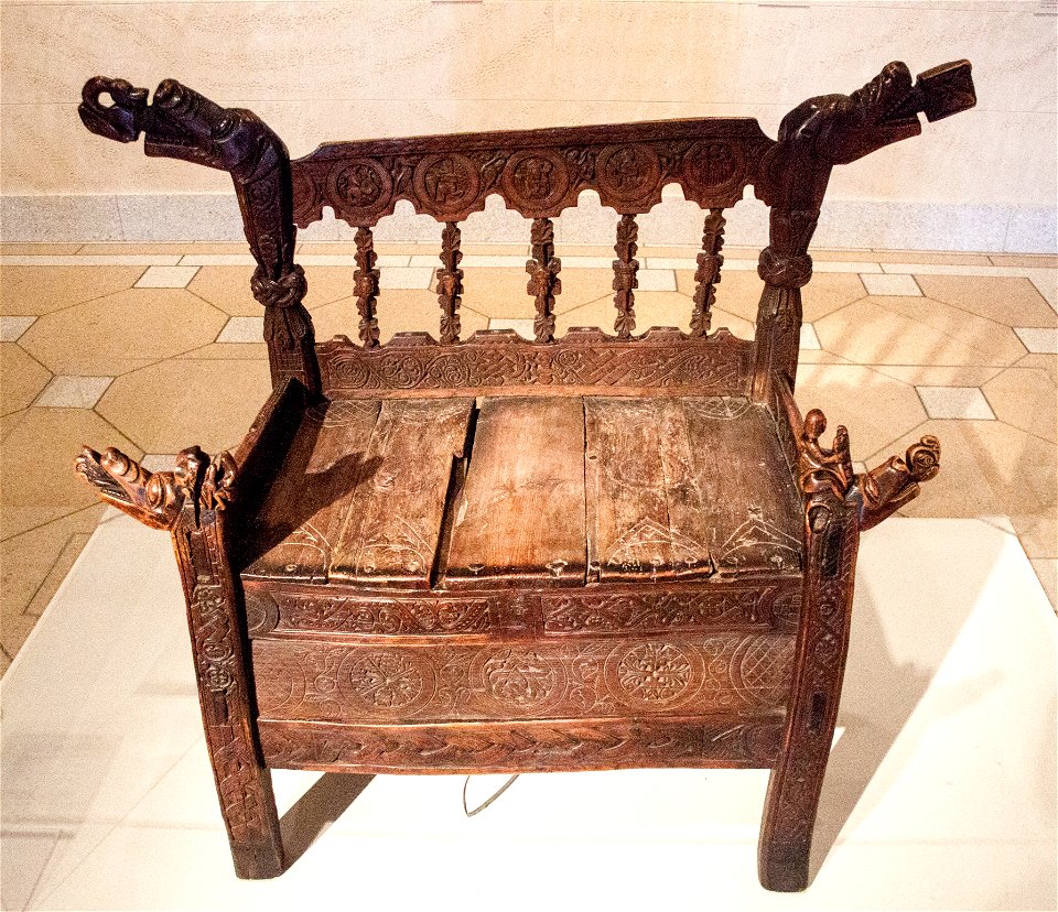 Chair of Ari Jónsson