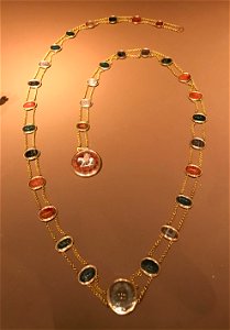 Chain of intaglios