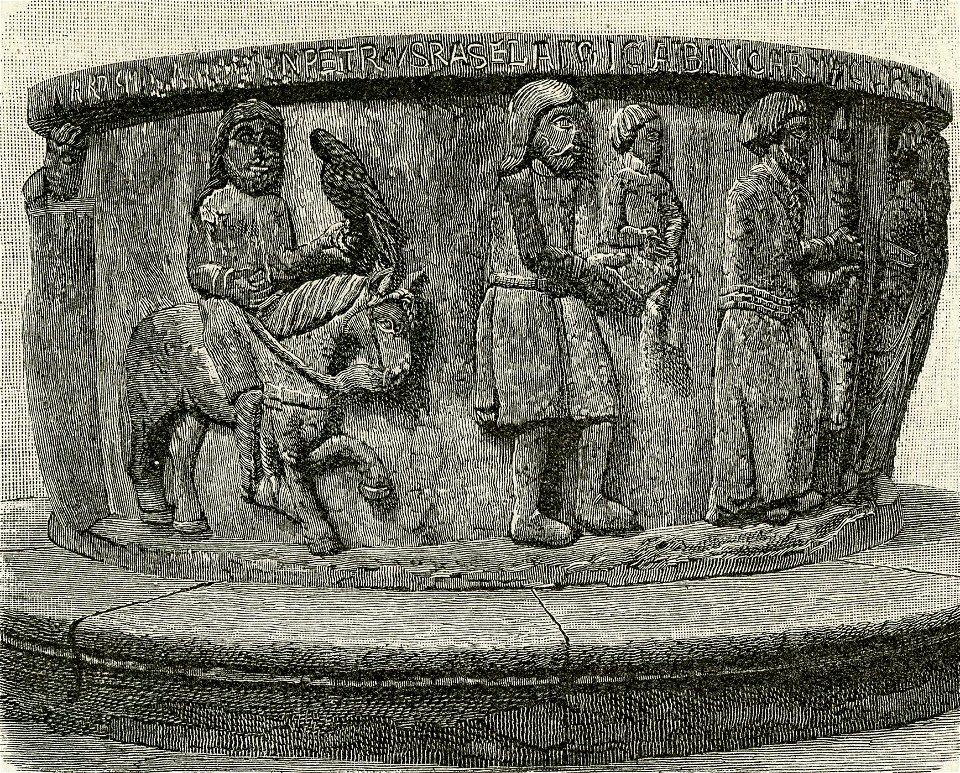 Chiavenna antico vaso in pietra nel Battistero