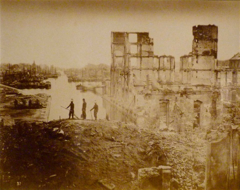 Commune de Paris Docks de la Vilette