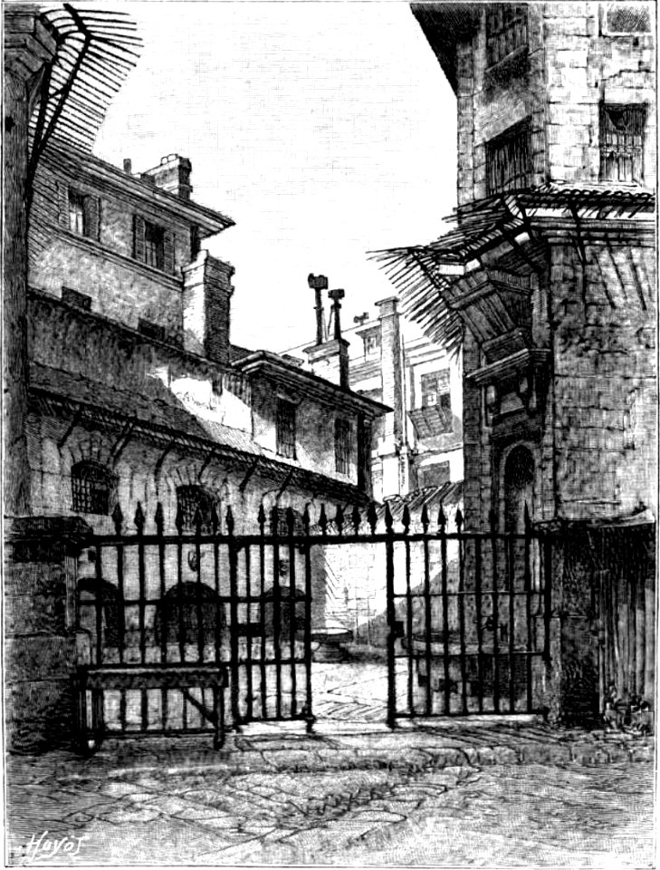 ConciergerieWomenCourt