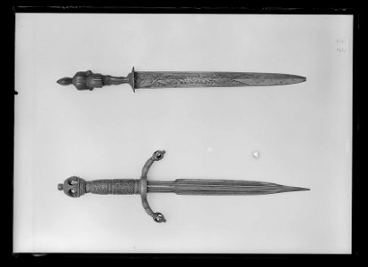 Dolk, helt av stål, uppenbarligen en tysk, romantisk produkt från ca 1840-1850 - Livrustkammaren - 490
