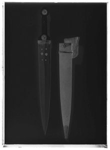 Dolk, kama, Kaukasus, turkiskt kulturområde, 1800-talet. Till utrustning för en tjerkessisk krigare - Livrustkammaren - 36242-negative