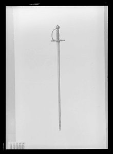 Drabantvärja m: 1693, Sverige, fästet Stockholm, klingan Vira bruk 1693-1703 - Livrustkammaren - 9824