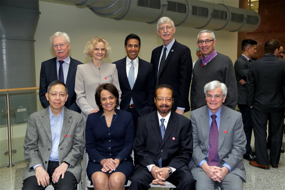 Dr. Sanjay Gupta Visits NIH (23632188060)