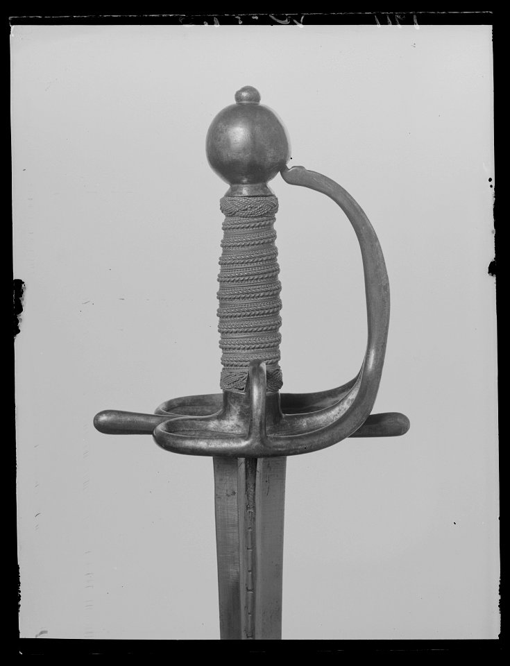 Drabantvärja m, 1693, Sverige, fästet Stockholm, klingan Vira bruk 1693-1703 - Livrustkammaren - 10941