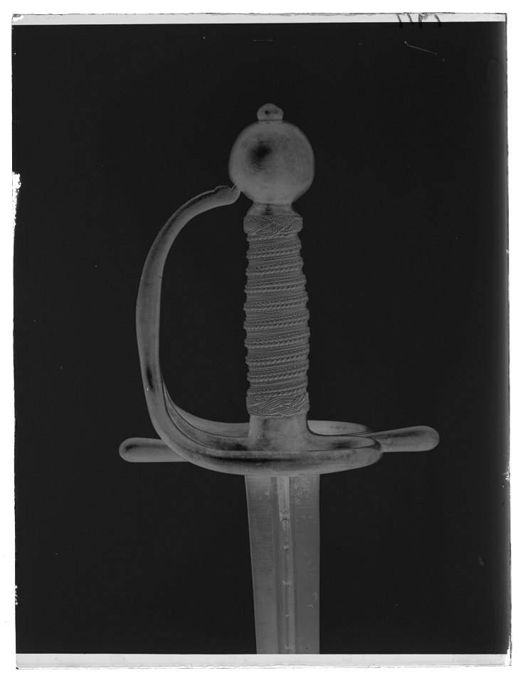 Drabantvärja m, 1693, Sverige, fästet Stockholm, klingan Vira bruk 1693-1703 - Livrustkammaren - 19503-negative