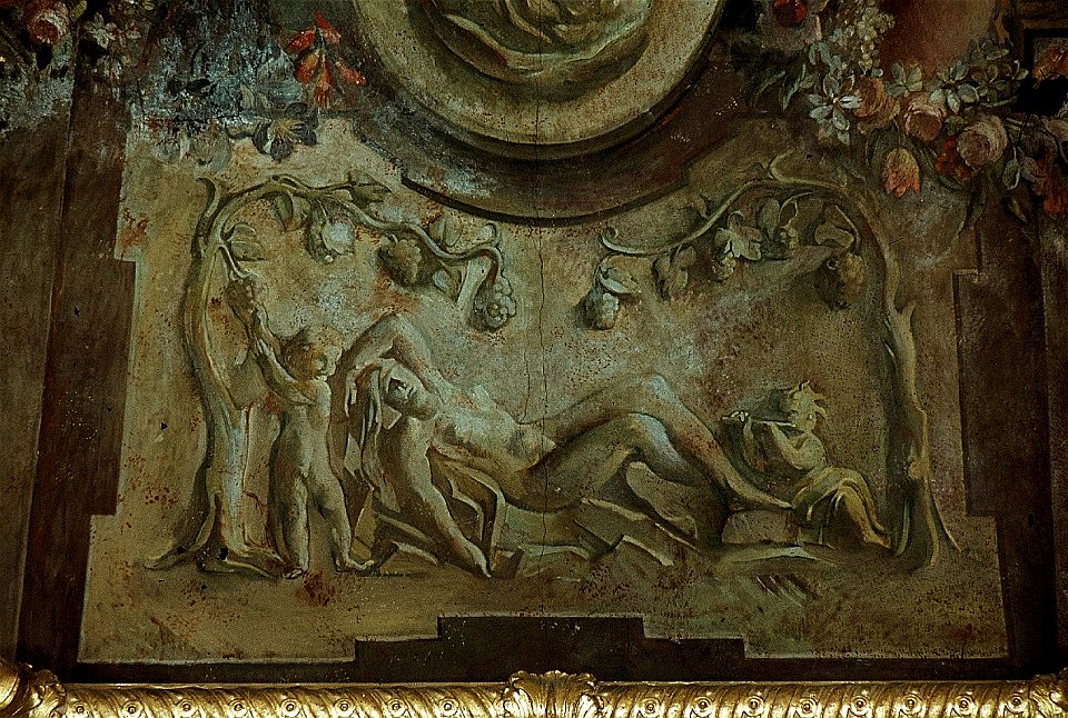 Dresden, Zwinger, Französischer Pavillon, Marmorsaal, Heinrich Christoph Fehling,Porträtmedaillon der Kurfürstin Eberhardine, Figur 2