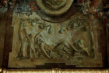 Dresden, Zwinger, Französischer Pavillon, Marmorsaal, Heinrich Christoph Fehling,Porträtmedaillon der Kurfürstin Eberhardine, Figur 2