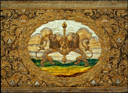 Drottning Kristinas kröningshimmel, detalj på spiran, hållen av två lejon stående på bakbenen - Livrustkammaren - 5326