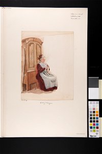 Dräkt. Handarbetande kvinna i helfigur sittande framför ett skåp - Nordiska museet - NMA.0070148 (2)