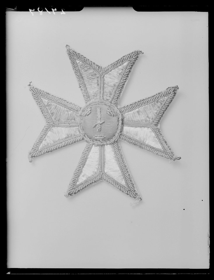 Dräktkraschan för kommendör av Svärdsorden, Sverige, 1860-1871 - Livrustkammaren - 27901