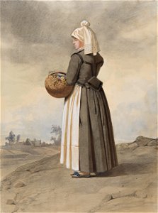 Dräkt. Kvinna i dräkt i helfigur snett bakifrån i landskap. Kvinnan har en blomsterkorg på armen - Nordiska museet - NMA.0070145 (1)