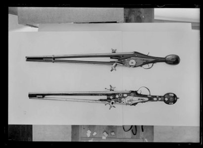 Dubbelpistol med konvergerande pipor och dubbla hjullås, Frankrike ca 1600 - Livrustkammaren - 26253