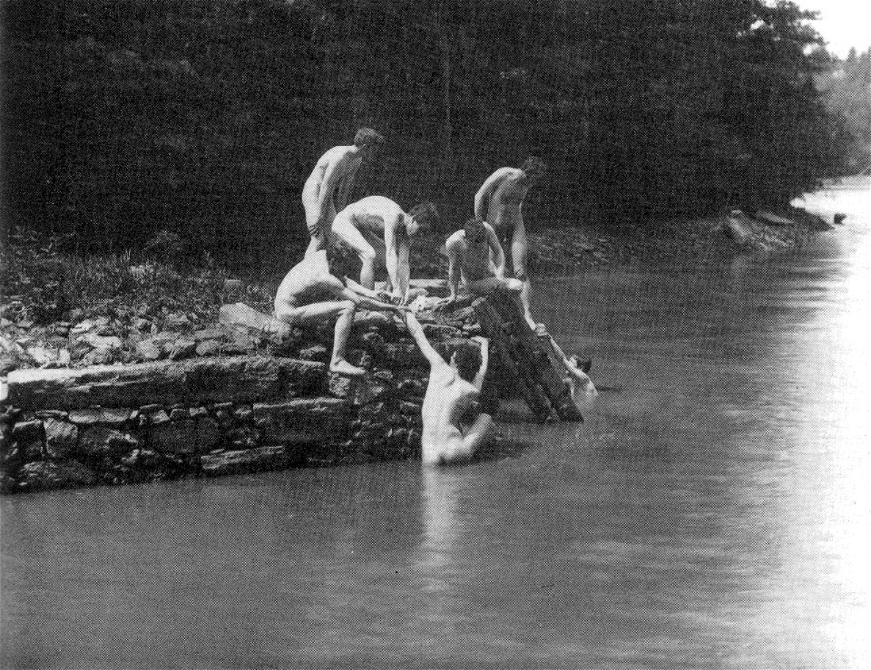 Eakin's art studens bathing 3